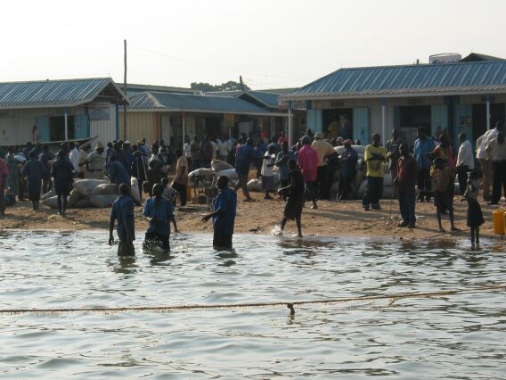 Lake porters ensure that your feet stay dry. Kisenyi port, Uganda.